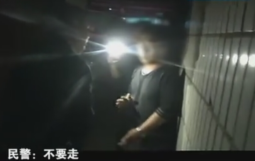 男子嫖娼被捉要民警别拍照：都是有老婆孩子的