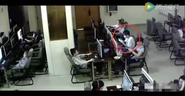 18岁男生网吧触电身亡 周围人被指“冷眼旁观”